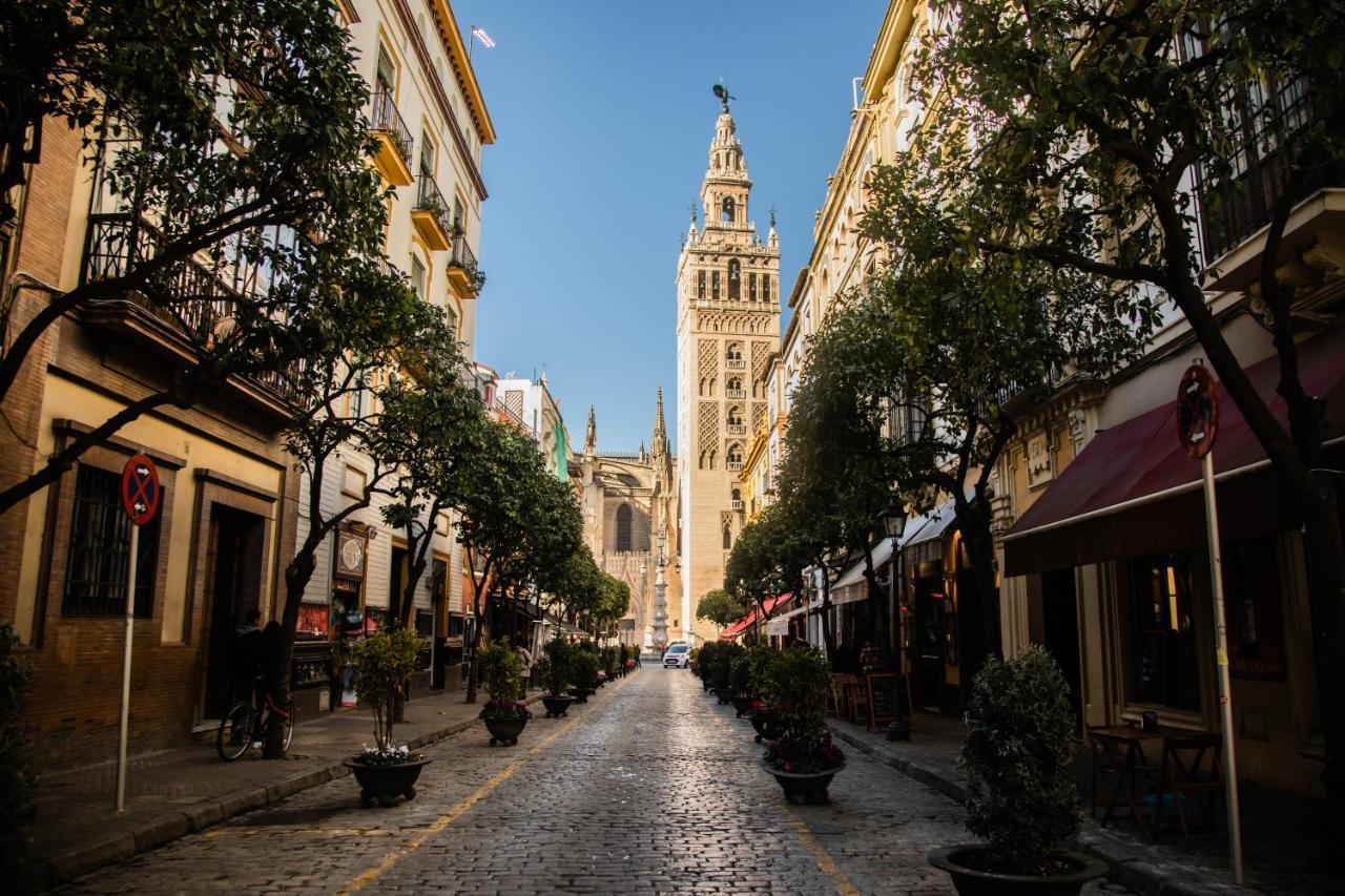 Rodrigo De Triana Courtyard By Valcambre Apartment Seville