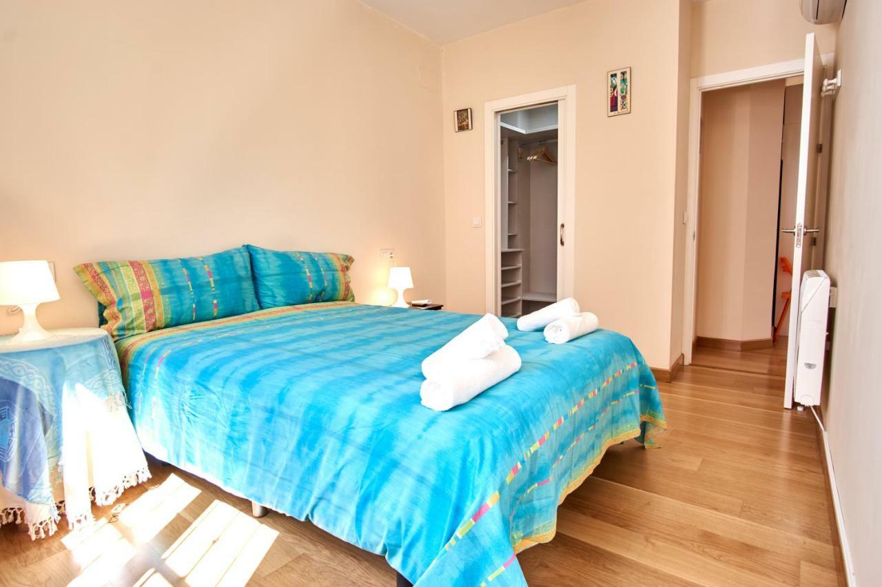 Rodrigo De Triana Courtyard By Valcambre Apartment Seville